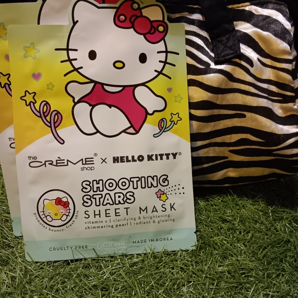 Hello Kitty Silky Purse comes with 2 Hello Kitty Sheet Masks. - Picture 5 of 5